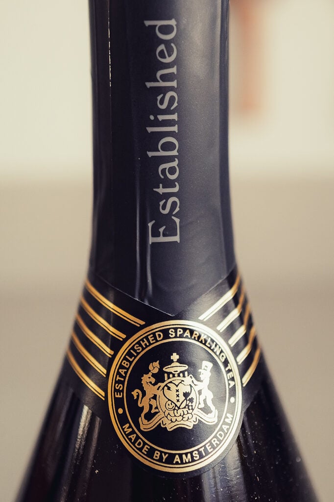 Close-up of the gold Established Sparkling Tea crest and foil on the bottle neck