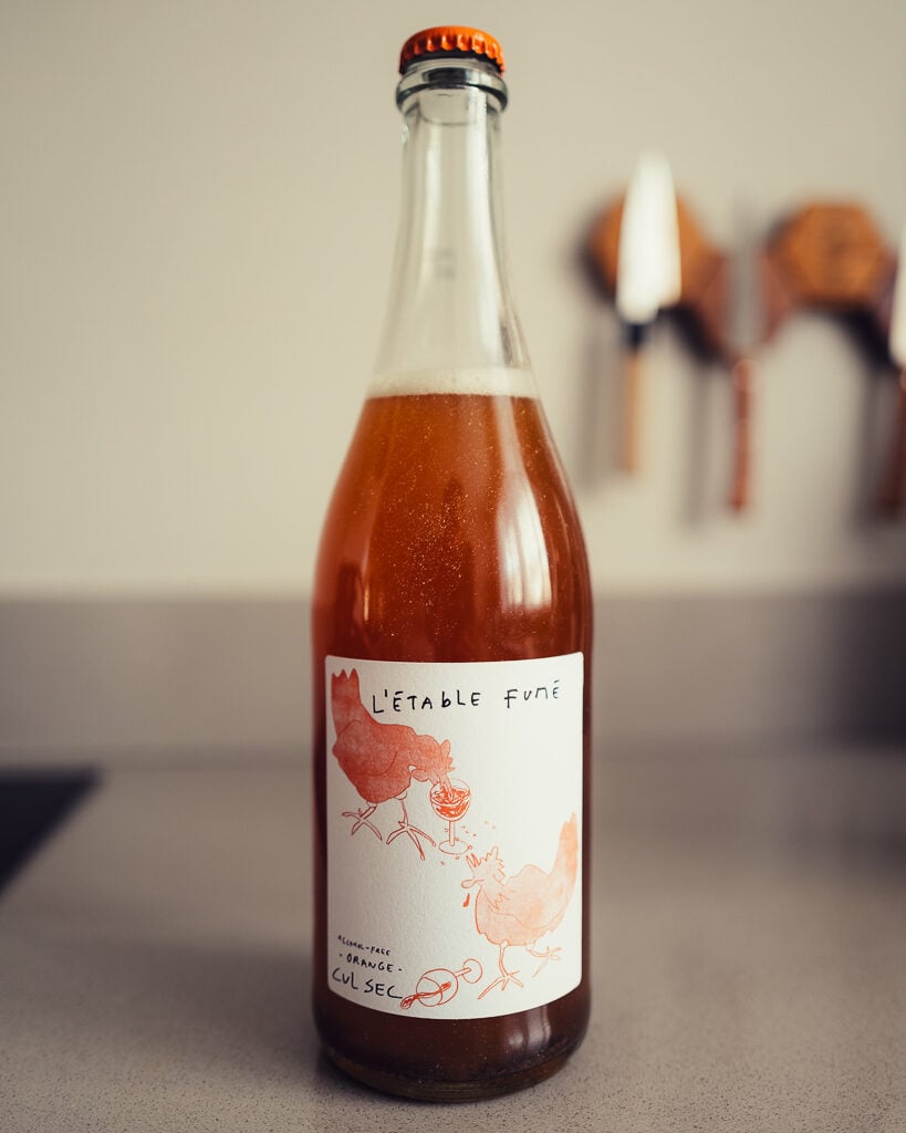 Cul Sec L'Étable Fumé alcohol-free orange bottle with hen illustration on a counter