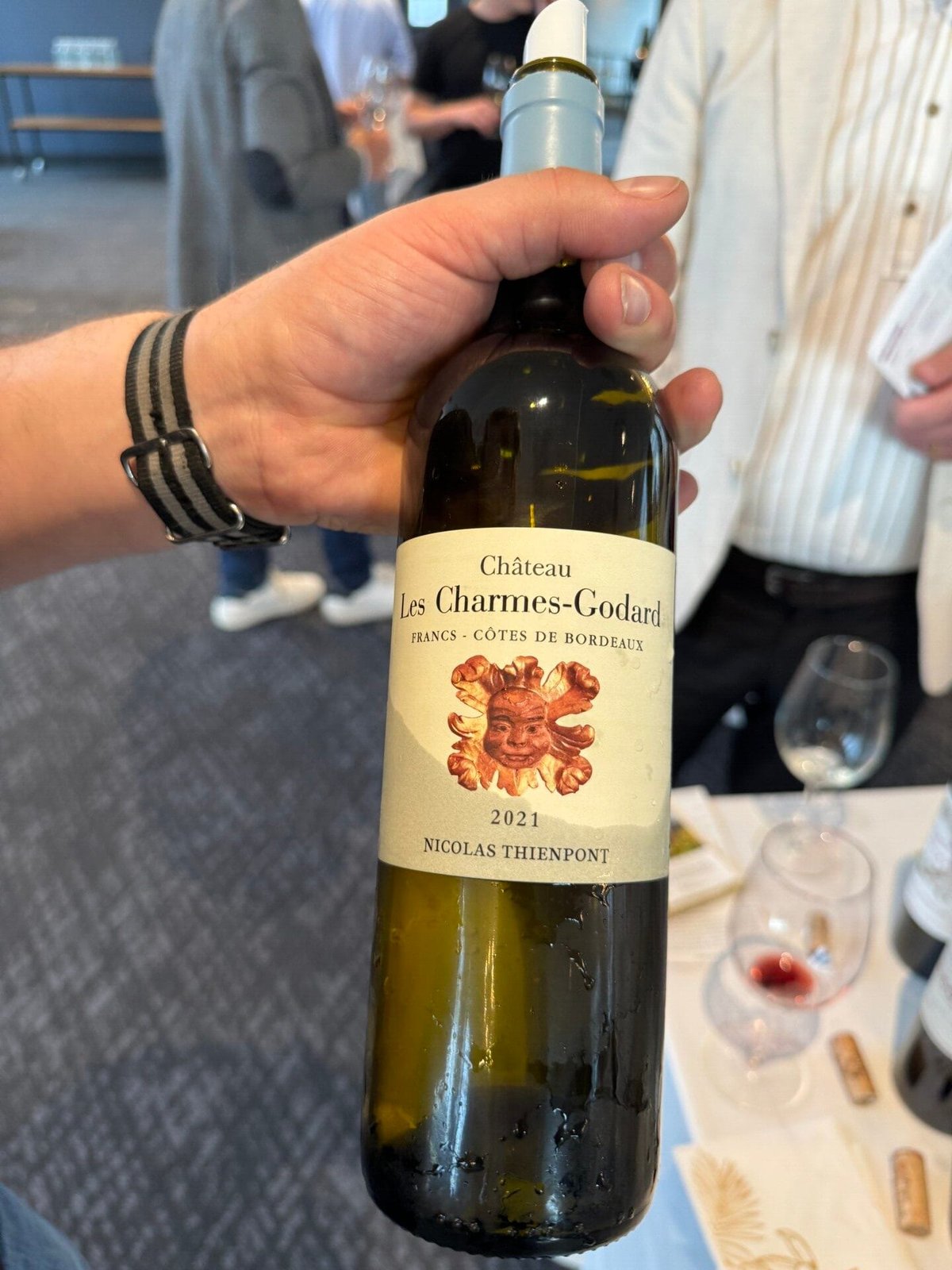 Hand holding a bottle of Château Les Charmes-Godard 2021 Francs-Côtes de Bordeaux white