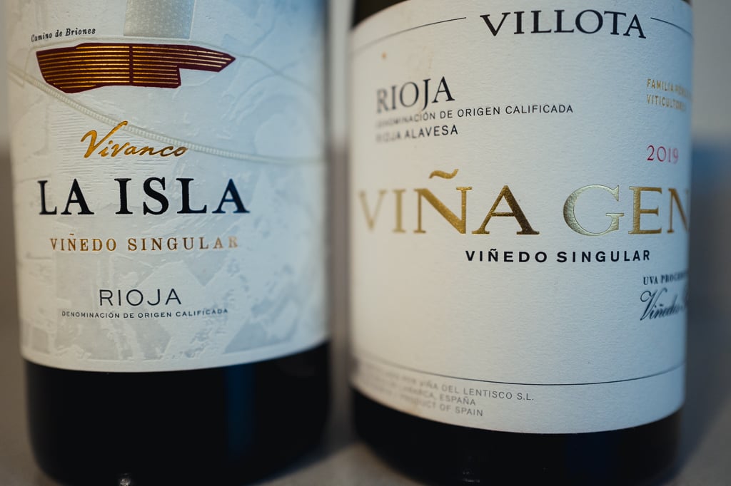 Close-up of the front labels La Isla and Viña Gena Villota showing the Viñedo Singular designation