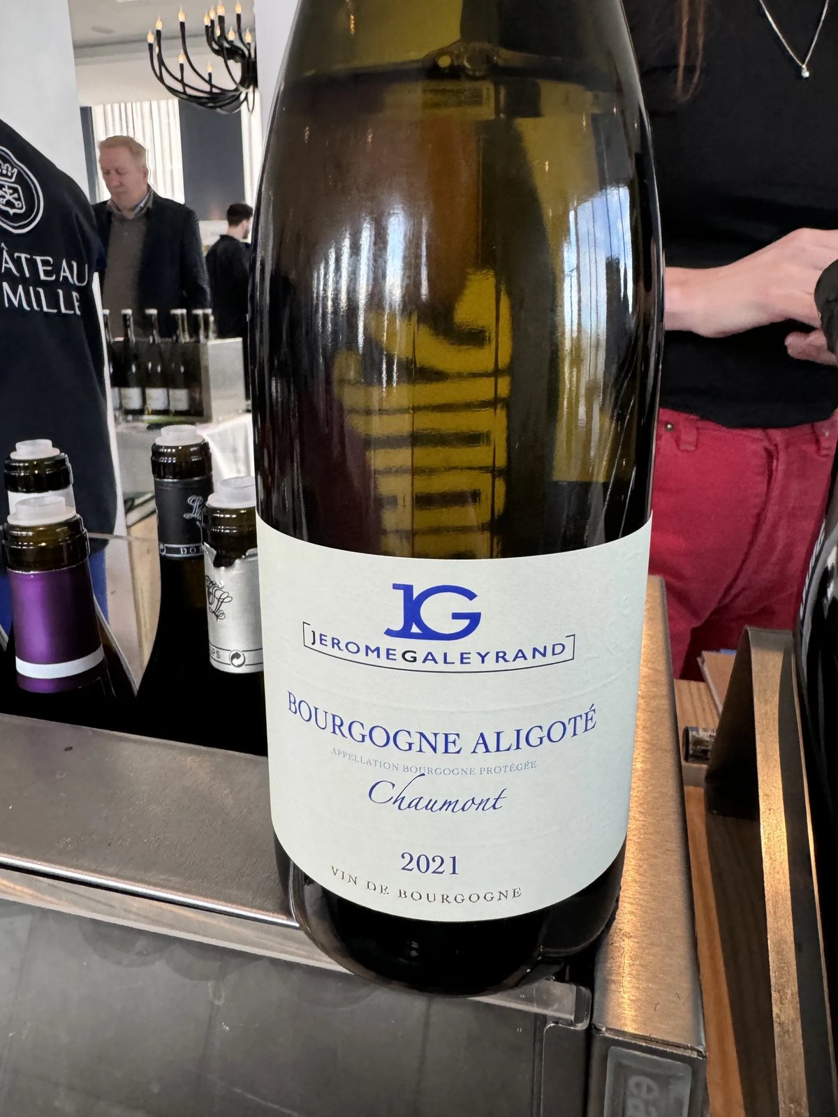 Jérôme Galeyrand Bourgogne Aligoté Chaumont 2021 bottle with a blue JG monogram on a cream label