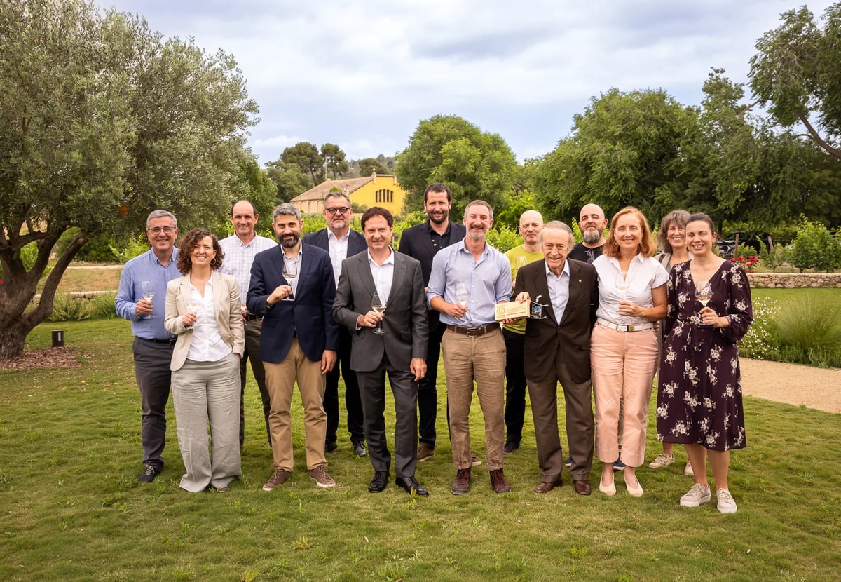 The Familia Torres family and staff at the B Corp certification award in the vineyard in Penedès