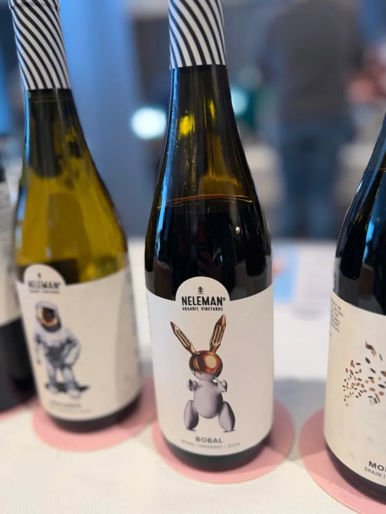Neleman Bobal close-up with rabbit-and-balloon label