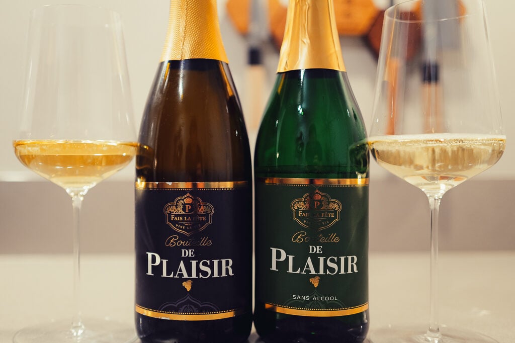 Bouteille de Plaisir alcohol-free and traditional Riesling sekt bottles with marker pen and gift box