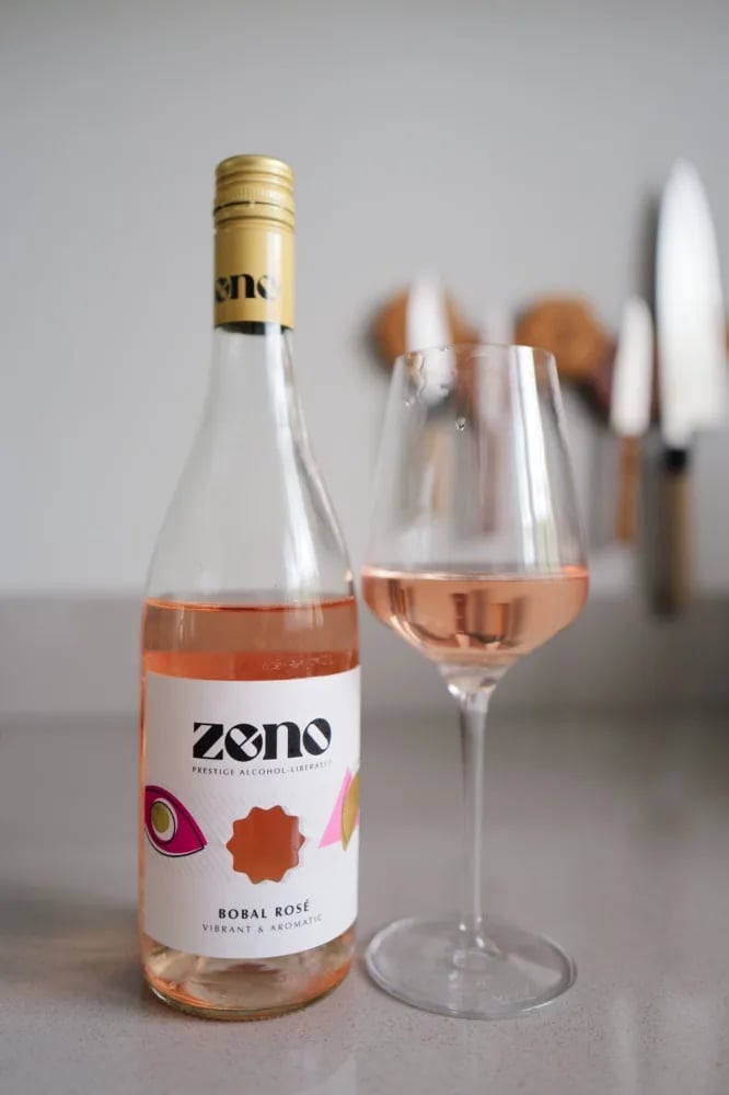 Bottle of Zeno Bobal Rosé alcohol-free rosé beside a glass