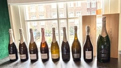 Axel Gillery pouring AR Lenoble Champagne at the Perswijn masterclass
