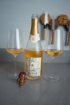 Bottle of Vignamante Tuscan sparkling wine in metodo classico style