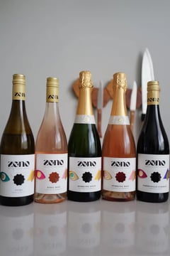 Five bottles of Zeno alcohol-free wine in a row: Viura, Bobal Rosé, Sparkling White, Sparkling Rosé and Tempranillo Cabernet