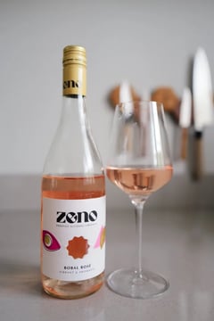Bottle of Zeno Bobal Rosé alcohol-free rosé beside a glass