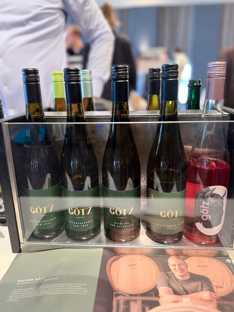 Götz-lijn: Weissburgunder, Grauburgunder, Riesling vom Kalkstein, Sauvignon Blanc en Bison rosé